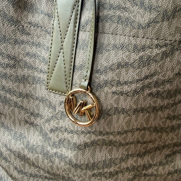 NWT Michael Kors The Michael Bag - Picture 3 of 10